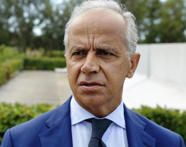 وزير الداخلية الإيطالي: “لا نفكر إطلاقا في إنشاء مراكز لتجميع المهاجرين بتونس”