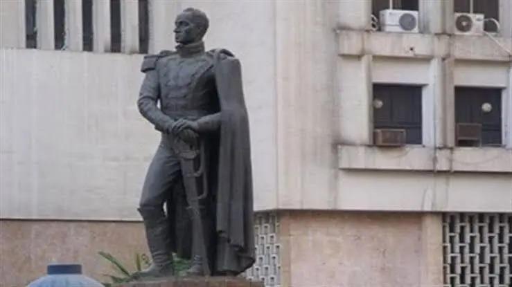 ما حقيقة سرقة سيف تمثال سيمون بوليفار في مصر ؟