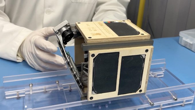 Le Japon lance le premier satellite en bois
