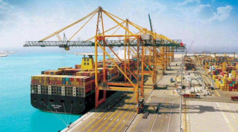 Projet de zone logistique dans les ports de Dubaï et saoudiens