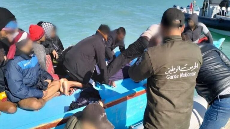 Sfax Déjouer deux opérations immigration et secourir 52 passants