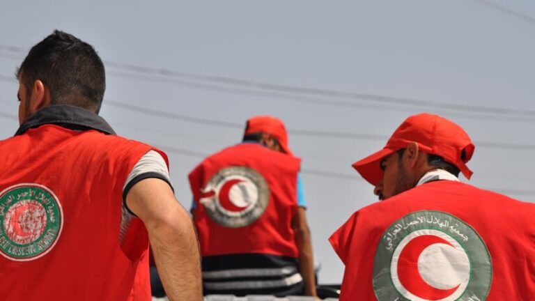 الهلال الأحمر العراقي يستعد لإرسال 4 فرق بحث وإنقاذ لإيران