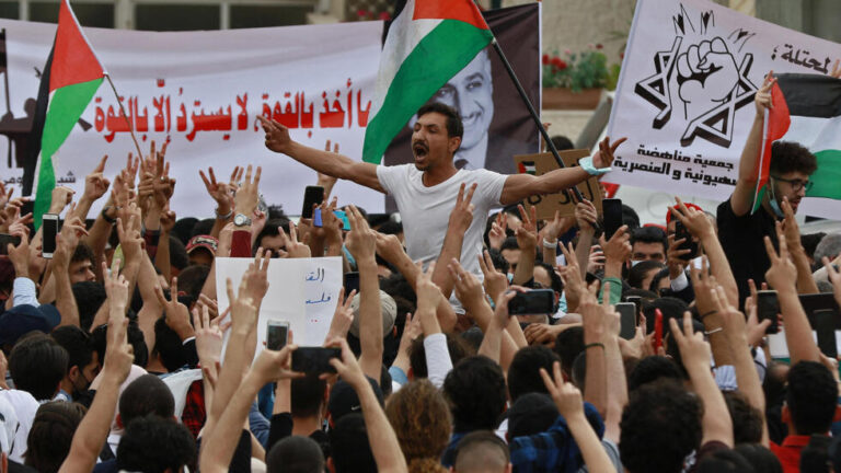 مصر تحتجز طلابا تضامنوا مع غــ.زة