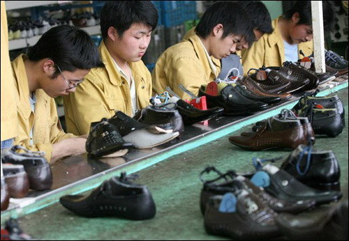 الصين تُوسع امدادات منتجات الأحذية بالسوق العربية