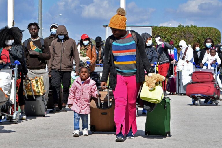 ملف الهجرة: تأمين العودة الطوعية لـ161 مهاجرا من تونس إلى غامبيا