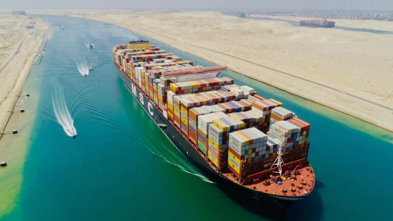 بسبب التوترات في البحر الأحمر…انخفاض حجم التجارة في قناة السويس بـ50%