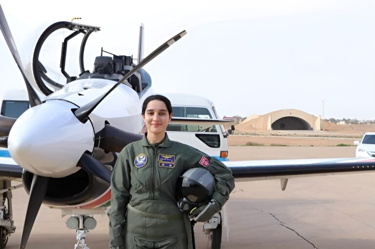 الحلم تحقق.. يمنى الدّلايلي أوّل قائدة طائرة حربية مقاتلة في تونس