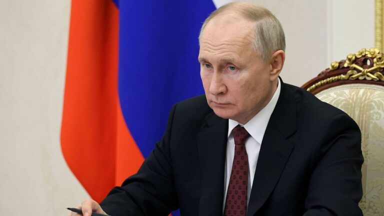 بوتين يُقيل 4 نواب لوزير الدفاع ويعيّن ابنة عمه