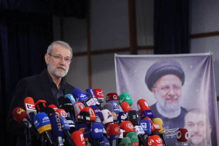 إيران: لاريجاني ونجاد يعلنان ترشحهما للسباق الرئاسي