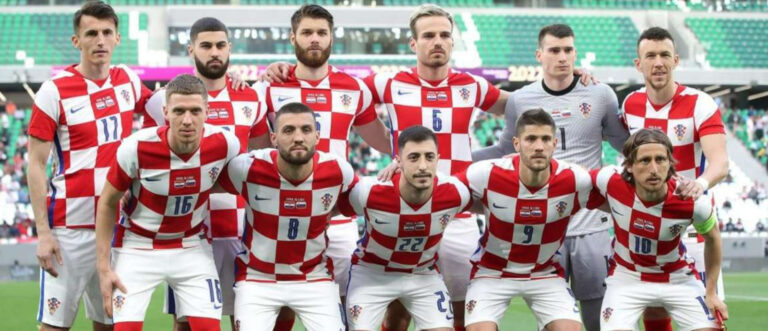 الاتحاد الأوروبي لكرة القدم يفرض غرامة على كرواتيا بسبب سلوك جماهيرها