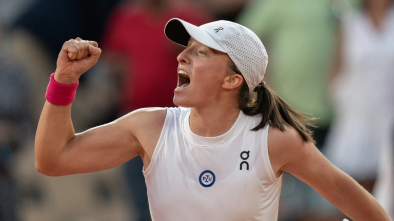 ايغا شويتيك ترفع رابع ألقابها في بطولة فرنسا المفتوحة للتنس
