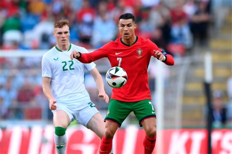 رونالدو يقود منتخب البرتغال الى الفوز على المنتخب الايرلندي