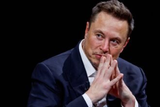 Chute spectaculaire Elon Musk perd une fortune en 24 heures !