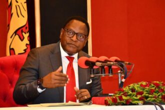 Choc-au-Malawi-Le-President-Dit-Stop-aux-Voyages-Officiels-Une-Mesure-qui-Fait-Trembler-le-Monde