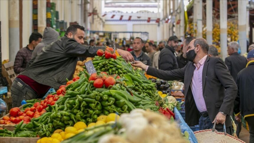 Inflation en Tunisie : Les hausses de prix des aliments et du transport impactent l’économie