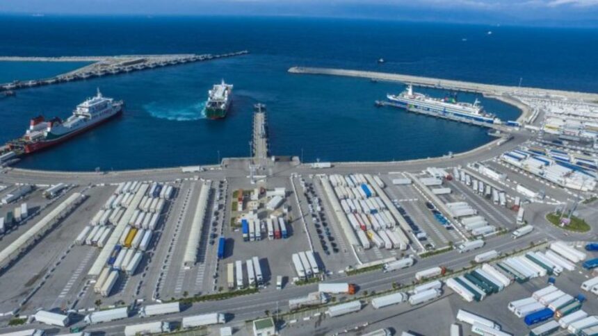 Tanger-Med-La-Success-Story-dun-Port-Marocain-Qui-Brise-les-Frontieres