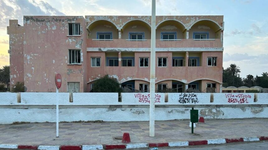 Tragedie-dun-Joyau-Touristique-LHotel-Nabeul-Plage-Entre-Splendeur-et-Decheance