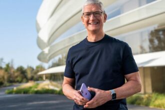 Le PDG d'Apple, Tim Cook, Perçoit Près de 195,54 Millions de Dinars en Salaires et Bonus en 2023