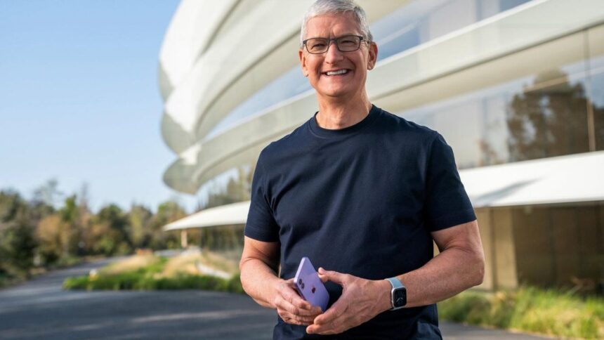 Le PDG d'Apple, Tim Cook, Perçoit Près de 195,54 Millions de Dinars en Salaires et Bonus en 2023