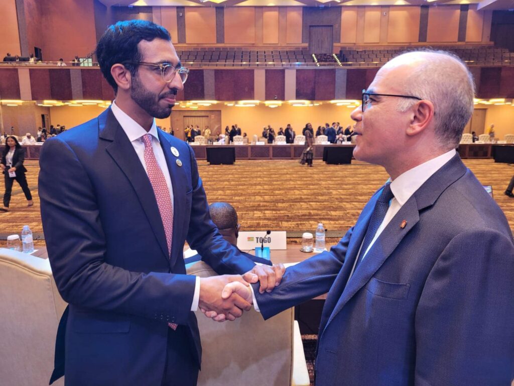 Nabil Ammar en Discussion avec des Homologues Cles lors de la Conférence du g77-Chine