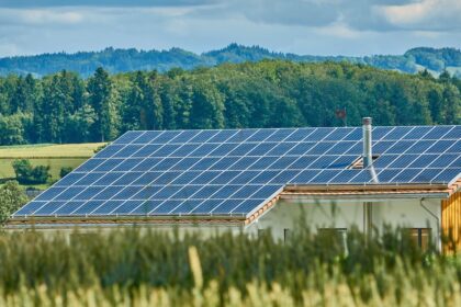 Construction-dune-Centrale-Solaire-de-100-MW-a-Kairouan-par-les-Emirats-Arabes-Unis