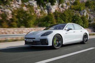 Porsche-Nouvelles-Panamera-Hybrides-Rechargeables-en-Vue