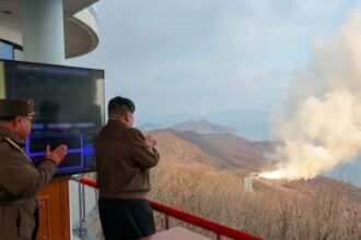 La-Coree-du-Nord-annonce-le-succes-de-son-test-de-missile-supervise-par-Kim-Jong-un