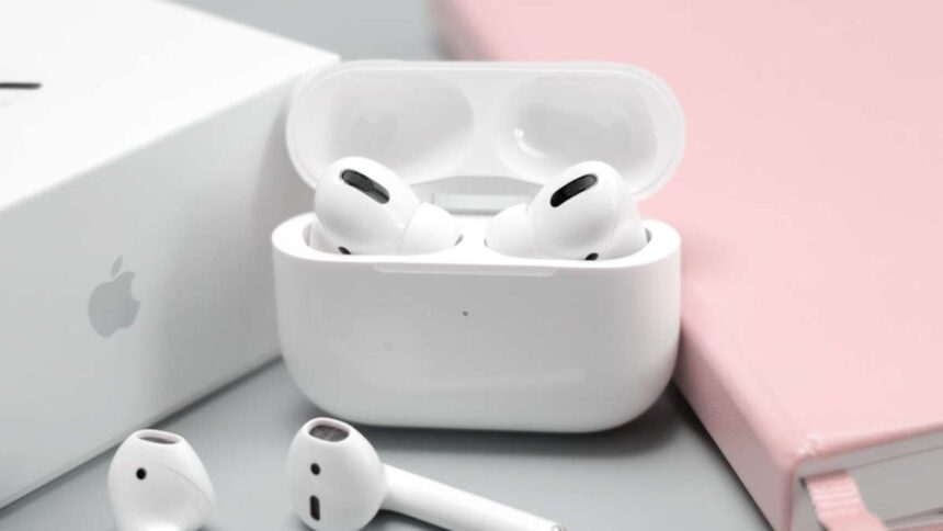 Les-AirPods-Pro-dApple-sappretent-a-revolutionner-laccessibilite-auditive-avec-iOS-18