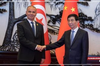 Chine: Le Chef du Gouvernement Tunisien Rencontre le Haut Conseiller Politique Chinois