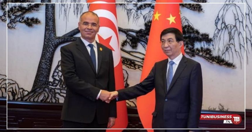 Chine: Le Chef du Gouvernement Tunisien Rencontre le Haut Conseiller Politique Chinois